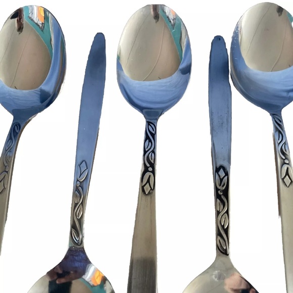 12 Pc Vintage Tulip Time by Amefa Stainless Steel Place/Dinner/Soup Spoons EUC!! - Picture 2 of 5